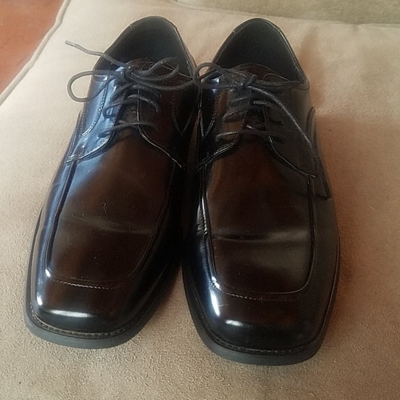 Shoes - Picture 1 of 4